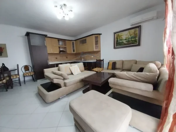 Tirane, jepet me qera apartament 2+1 Kati 7, 85 m² 450 € (Yzberisht)