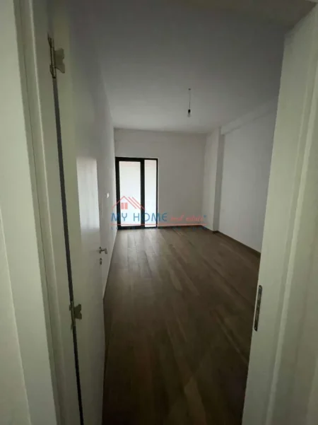 Tirane, jepet me qera zyre Kati 1, 118 m² 650 € (Rruga e Dibres)