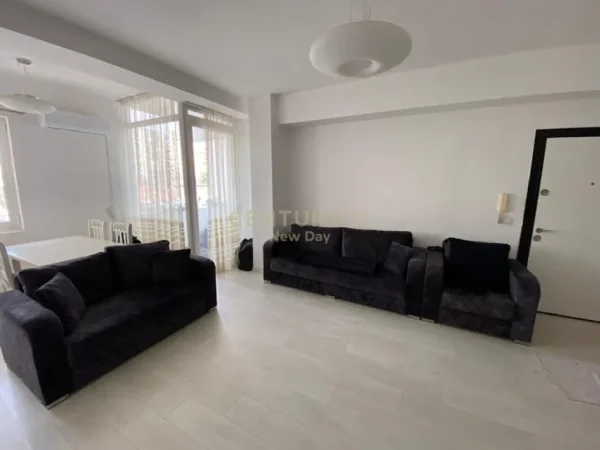 Tirane, jepet me qera apartament 2+1 Kati 4, 94 m² 600 € (Ish Stacioni i Fundit i Tiranes se Re NEW137913)