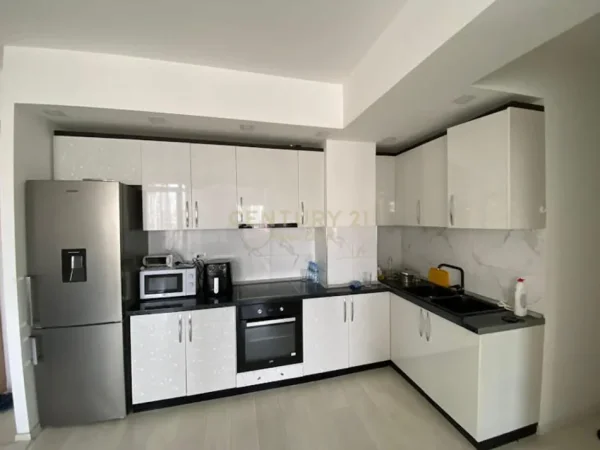 Tirane, jepet me qera apartament 2+1 Kati 4, 94 m² 600 € (Ish Stacioni i Fundit i Tiranes se Re NEW137913)