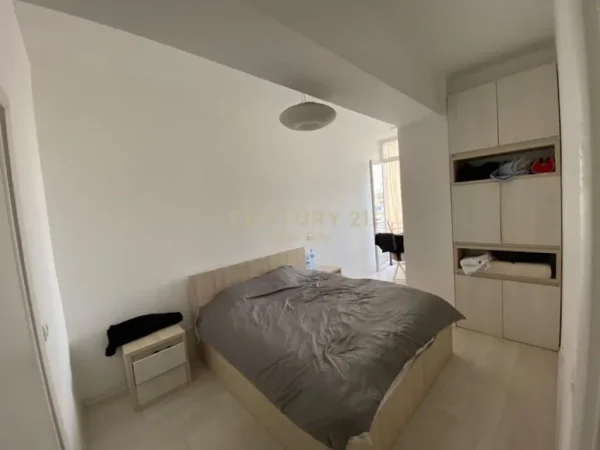 Tirane, jepet me qera apartament 2+1 Kati 4, 94 m² 600 € (Ish Stacioni i Fundit i Tiranes se Re NEW137913)