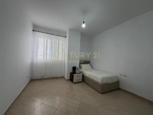 Tirane, jepet me qera apartament 2+1 Kati 3, 113 m² 600 € (Kristal Center everest137868)