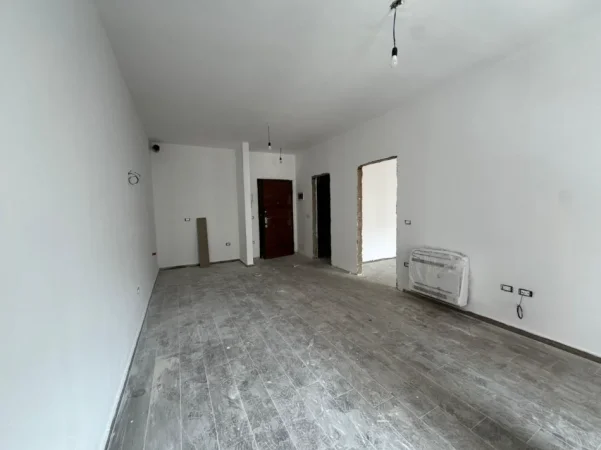 Tirane, jepet me qera zyre Kati 4, 450 € (laprake , Rruga Dritan hoxha)
