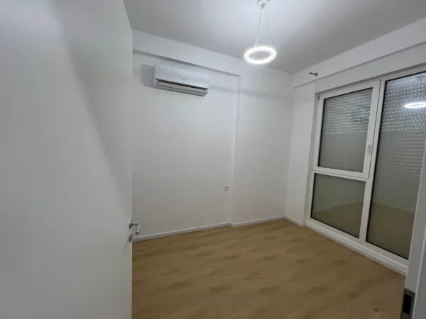 Tirane, jepet me qera Vile 3 Katshe , 396 m² 1.300 € 