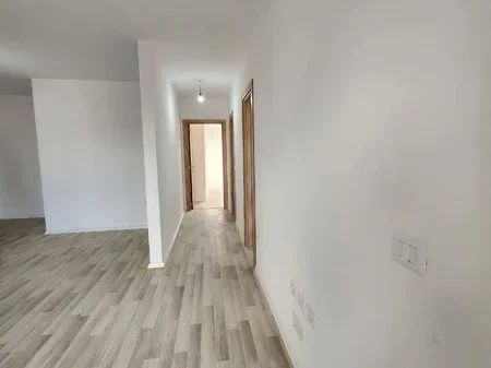 Tirane, shitet apartament 2+1+Ballkon Kati 3, 110 m² 140.000 € (Rruga 5 Maji)