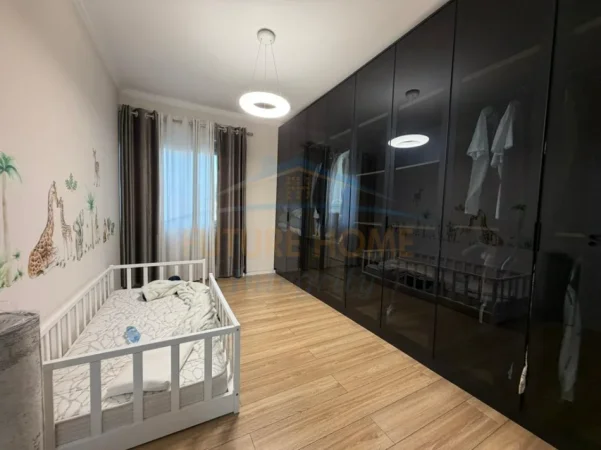 Tirane, jepet me qera apartament 2+1+Ballkon Kati 5, 100 m² 600 € (bar artisti)