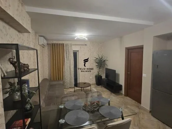 Tirane, jepet me qera apartament 1+1 Kati 7, 75 m² 650 € (RRUGA E BARRIKADAVE)