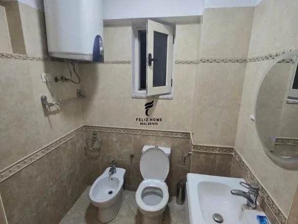 Tirane, jepet me qera apartament 1+1 Kati 7, 75 m² 650 € (RRUGA E BARRIKADAVE)