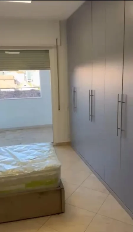 Tirane, jepet me qera apartament 2+1 Kati 2, 130 m² 650 € (Selvia)