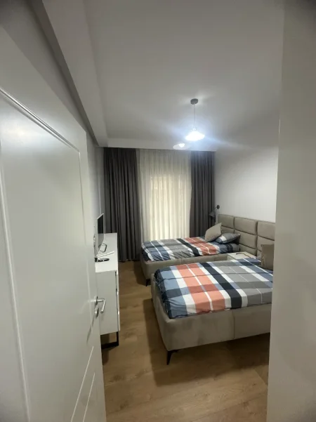 Tirane, jepet me qera apartament 2+1+Ballkon Kati 2, 2 m² 1.000 € (Luigj gurakuqi)