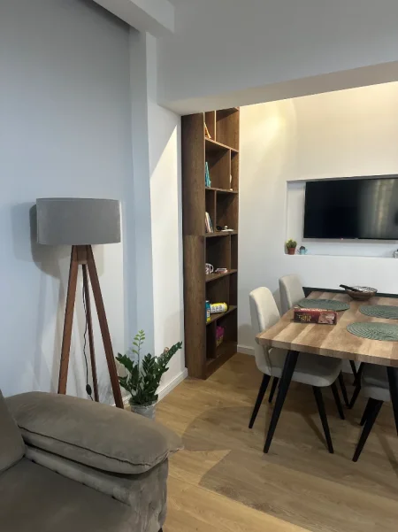 Tirane, jepet me qera apartament 2+1+Ballkon Kati 2, 2 m² 1.000 € (Luigj gurakuqi)