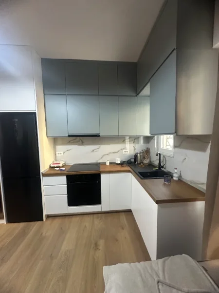 Tirane, jepet me qera apartament 2+1+Ballkon Kati 2, 2 m² 1.000 € (Luigj gurakuqi)