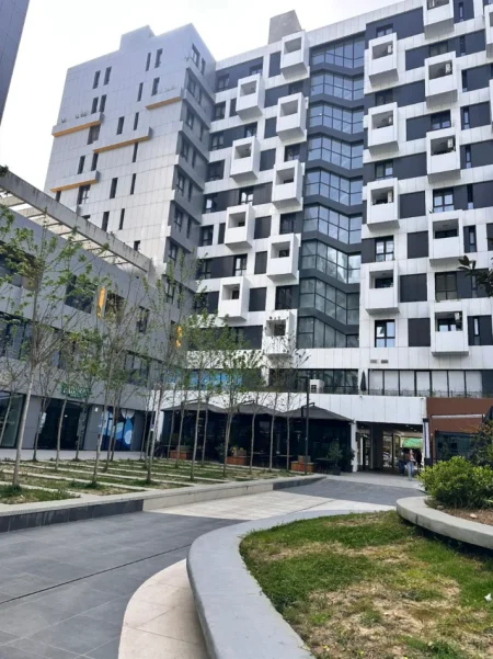 Tirane, jepet me qera apartament 2+1 Kati 2, 108 m² 1.000 € (Rruga e Kavajes)