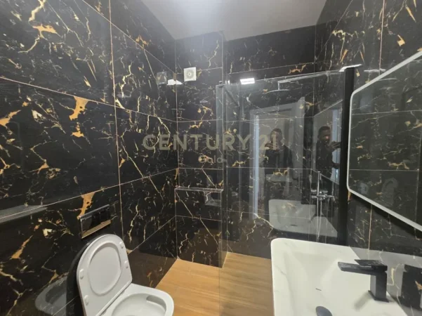 Tirane, jepet me qera apartament 2+1+Ballkon Kati 3, 120 m² 1.200 € (Kopshti Botanik, Xhamia)