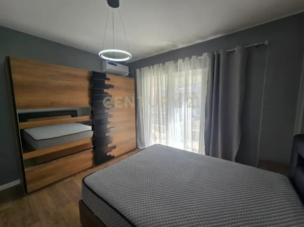 Tirane, jepet me qera apartament 2+1+Ballkon Kati 3, 120 m² 1.200 € (Kopshti Botanik, Xhamia)