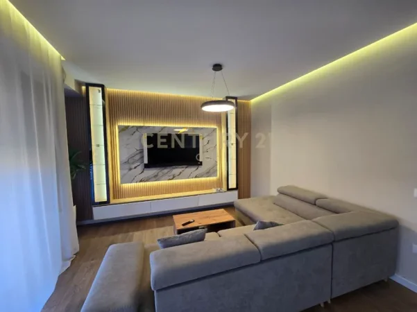 Tirane, jepet me qera apartament 2+1+Ballkon Kati 3, 120 m² 1.200 € (Kopshti Botanik, Xhamia)