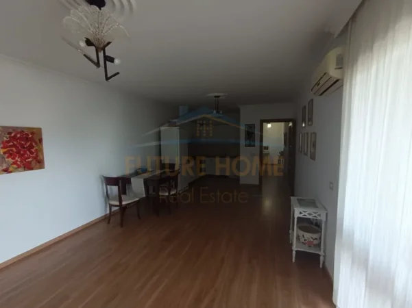 Tirane, jepet me qera zyre Kati 7, 107 m² 1.300 € (Blloku)