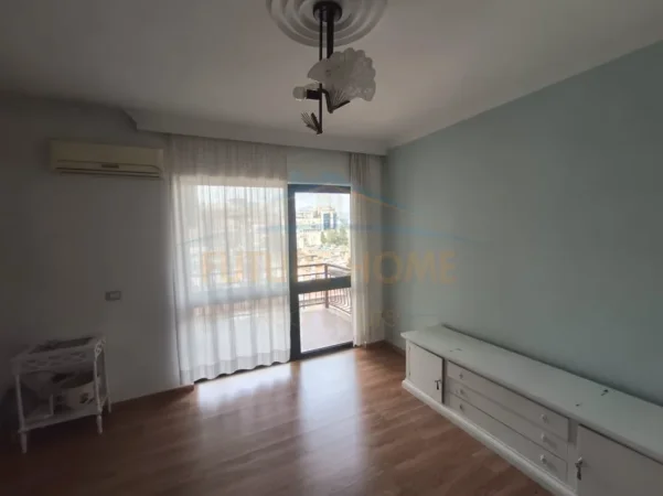 Tirane, jepet me qera zyre Kati 7, 107 m² 1.300 € (Blloku)