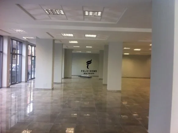 Tirane, jepet me qera dyqan Kati 0, 415 m² 4.800 € (SELVIA)