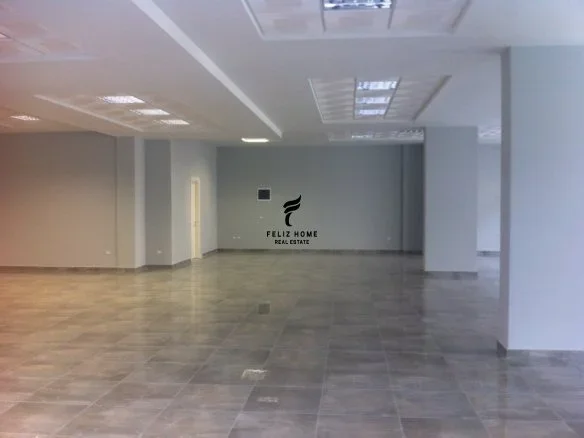 Tirane, jepet me qera dyqan Kati 0, 415 m² 4.800 € (SELVIA)