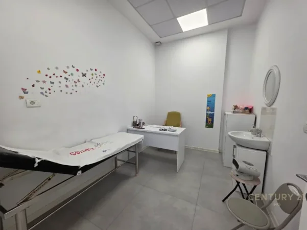 Tirane, jepet me qera ambjent biznesi Kati 0, 56 m² 1.200 € 