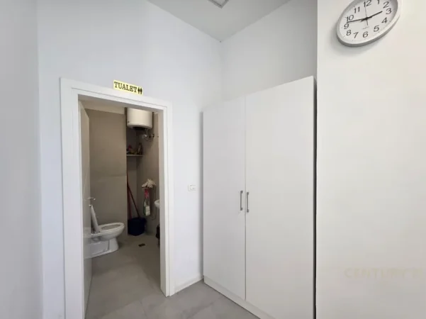 Tirane, jepet me qera ambjent biznesi Kati 0, 56 m² 1.200 € 