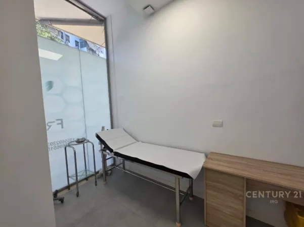 Tirane, jepet me qera ambjent biznesi Kati 0, 56 m² 1.200 € 