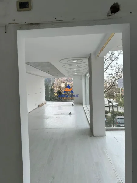 Tirane, shitet ambjent biznesi Kati 1, 71 m² 262.329 € 
