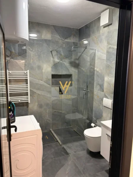 Tirane, jepet me qera apartament 1+1+Ballkon Kati 2, 75 m² 670 € (RRUGA FORTUZI)