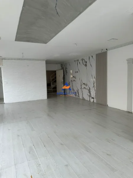Tirane, jepet me qera ambjent biznesi Kati 1, 71 m² 1.049 € 