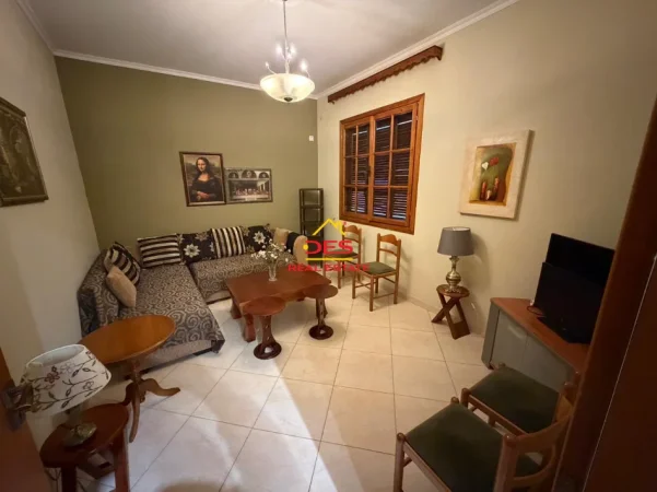 Vlore, jepet me qera shtepi 1+1+Ballkon Kati 0, 80 m² 400 € (Çentrale)