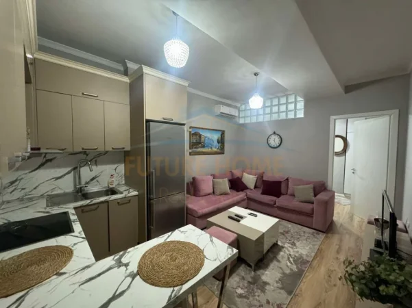 Tirane, jepet me qera 1+1 Kati 4, 47 m² 400 € (Unaza e re)