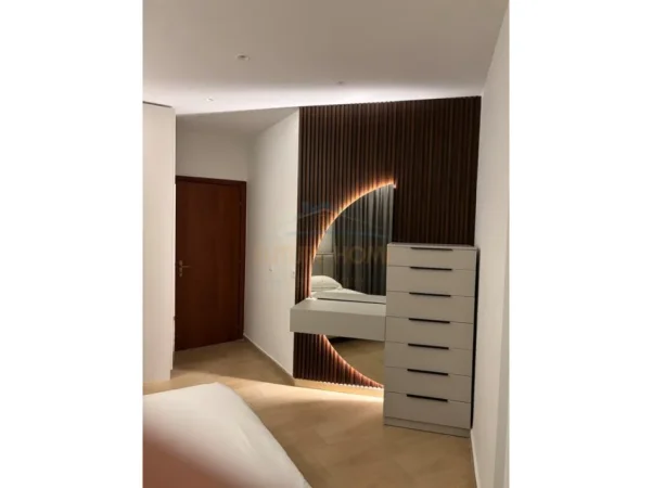 Tirane, jepet me qera apartament 1+1+Ballkon Kati 4, 65 m² 830 € (Kopshti zoologjik)