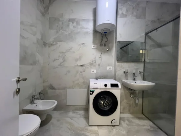 Tirane, jepet me qera apartament 2+1+Aneks+Ballkon Kati 4, 110 m² 700 € (rruga dibres)