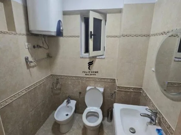 Tirane, jepet me qera apartament 1+1 Kati 1, 60 m² 500 € (KOMUNA E PARISIT)
