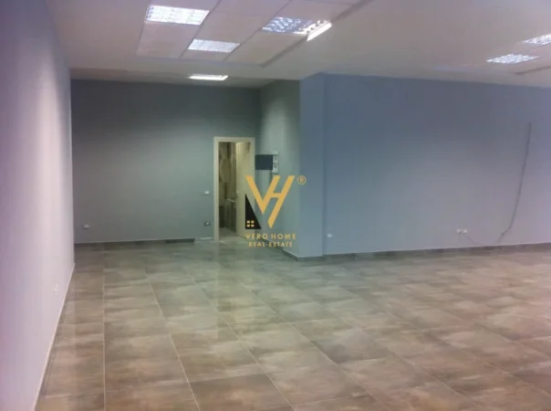 Tirane, jepet me qera ambjent biznesi Kati 0, 415 m² 5.000 € (SELVIA)