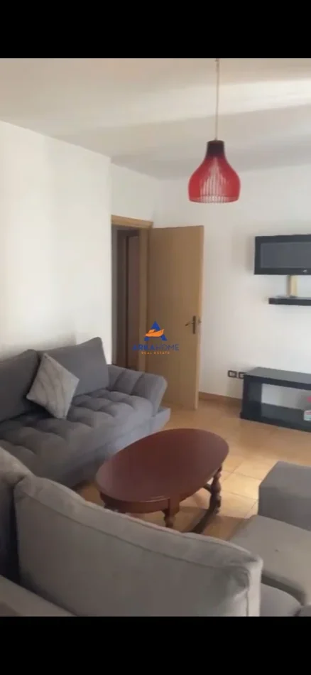 Tirane, jepet me qera apartament 2+1+Ballkon Kati 8, 80 m² 629 € 