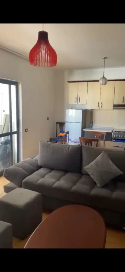 Tirane, jepet me qera apartament 2+1+Ballkon Kati 8, 80 m² 629 € 