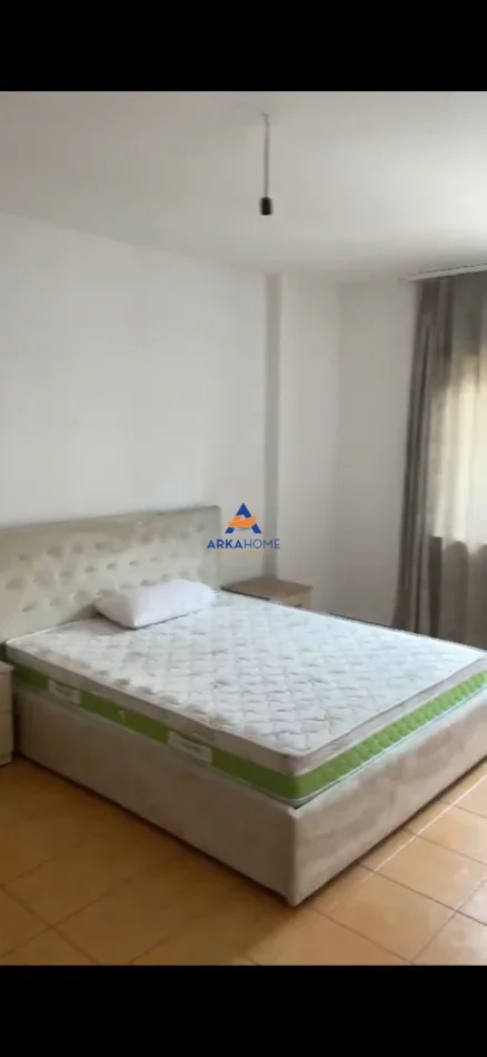Tirane, jepet me qera apartament 2+1+Ballkon Kati 8, 80 m² 629 € 