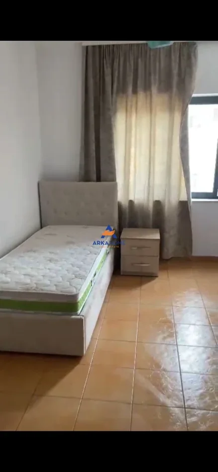 Tirane, jepet me qera apartament 2+1+Ballkon Kati 8, 80 m² 629 € 