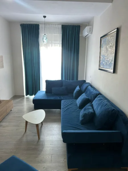 Tirane, jepet me qera apartament 1+1+Ballkon Kati 2, 70 m² 600 € 