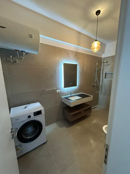 Tirane, jepet me qera apartament 1+1+Ballkon Kati 2, 70 m² 600 € 