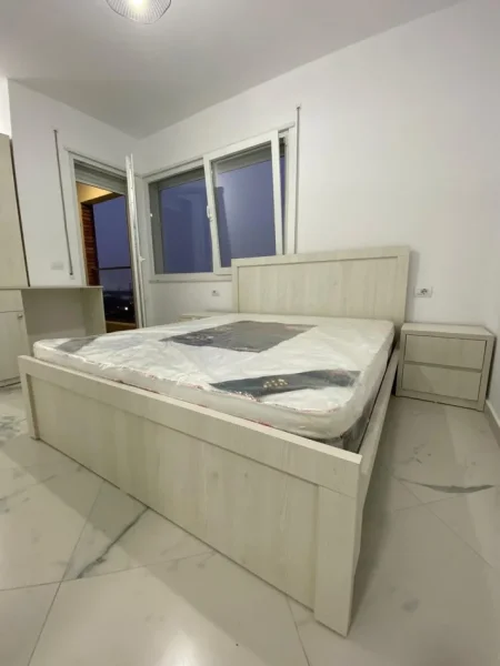 Tirane, jepet me qera apartament 1+1 Kati 7, 60 m² 500 € (Fiori Di Bosco)