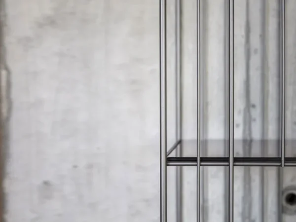 Tirane, shes Biblioteke 300 €