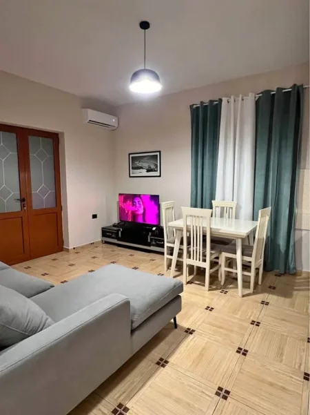 Tirane, jepet me qera shtepi 1+1+Ballkon Kati 2, 67 m² 460 € (Rruga Albanopoli)