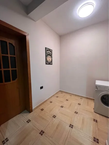 Tirane, jepet me qera shtepi 1+1+Ballkon Kati 2, 67 m² 460 € (Rruga Albanopoli)