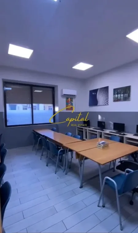 Tirane, jepet me qera ambjent biznesi Kati 3, 100 m² 800 € (ISH BLLOKU)