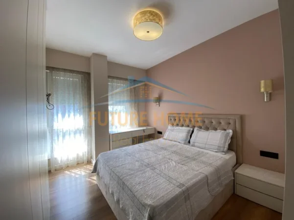 Tirane, jepet me qera apartament 3+1 Kati 3, 120 m² 740 € (5 Maji)