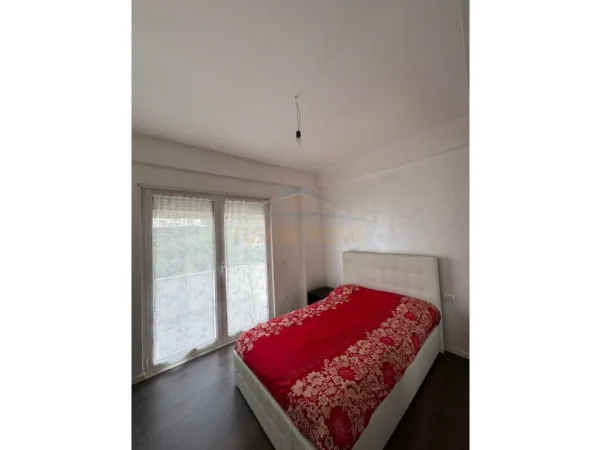 Tirane, jepet me qera apartament 2+1+Ballkon Kati 3, 99 m² 500 € (Fresku)