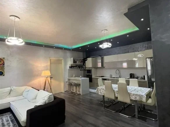 Tirane, shitet apartament 2+1 Kati 3, 119 m² 290.000 € (RRUGA E KAVAJES)